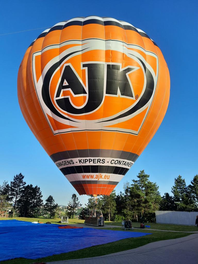Zorgpersoneel bijt de spits af in de grootste luchtballon van Limburg!